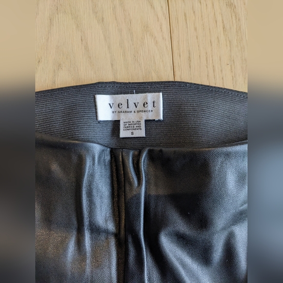 Velvet by Graham & Spencer Berdine Faux Leather Leggings. Size small. - Picture 5 of 12